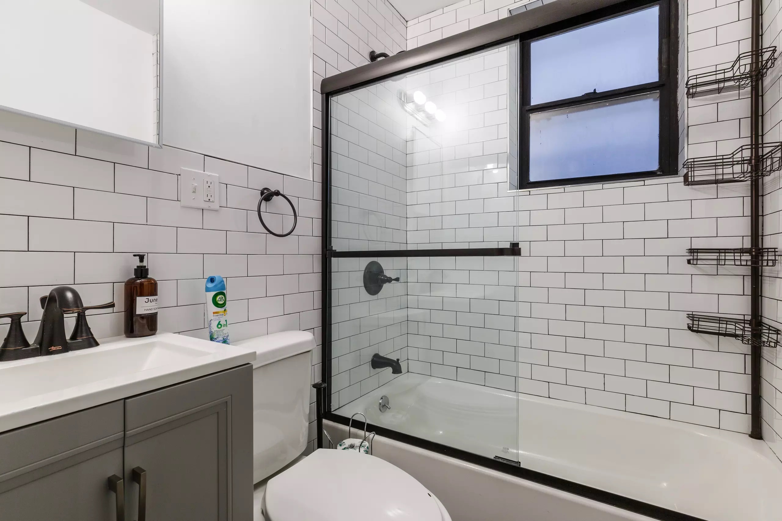 650-4S Bathroom 1